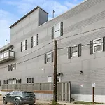 Modern 5Br Condo In Nola